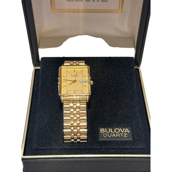 Vintage Men’s Bulova Quartz Gold Timepiece - Picture 2 of 7